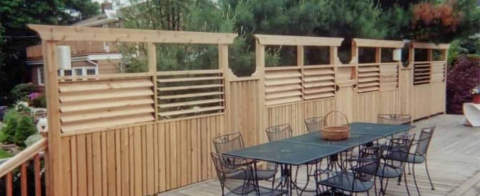 Louvered Fence Louvers Opened and Closed